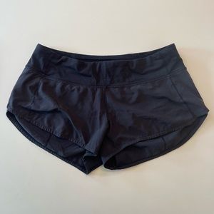 black lululemon shorts 2.5” size 6